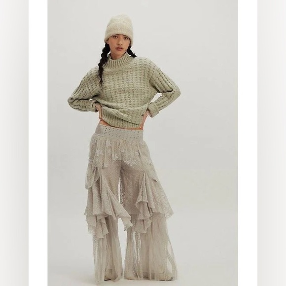 NWT Free People Florence Pants size: L. Color: Ice Blue but more light gray